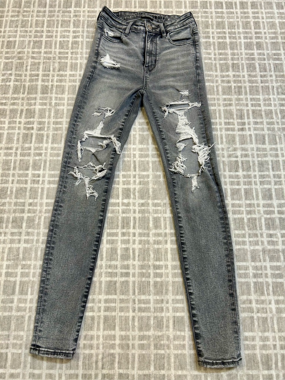 American Eagle Gray Distressed Skinny Jeans Size 0
